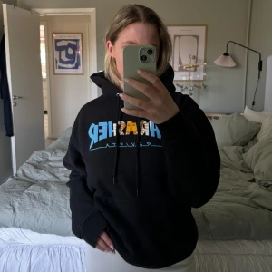 Thrasher hoodie - Svart thrasher hoodie i strl S! Fint men använt skick ☺️