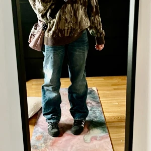 weekday jeans  - arrow jeans från weekday, använda och har små håll längst ner men annars bra skick. pris kan diskuteras. 