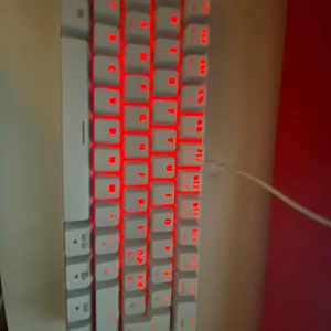 NOS C450 keyboard - Vit och 60% keyboard har användit i 3 månader( säljer på grunda av att jag fick ett nytt keyboard 
