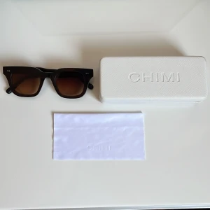 Chimi 04 solglasögon  - Chimis 04 brown 