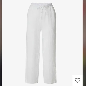 Linnebyxor  - Säljer dessa vita linnebyxor från CHELSEA i storlek S💘 NYPRIS: 599kr