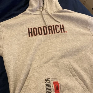 Hoodrich - Använd ungefär 3 ggr inte min stil längre sälj för 400 nypris cirka 1000