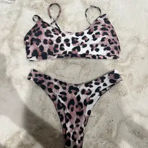 Snygg bikini i leopard mönster, använd en gång