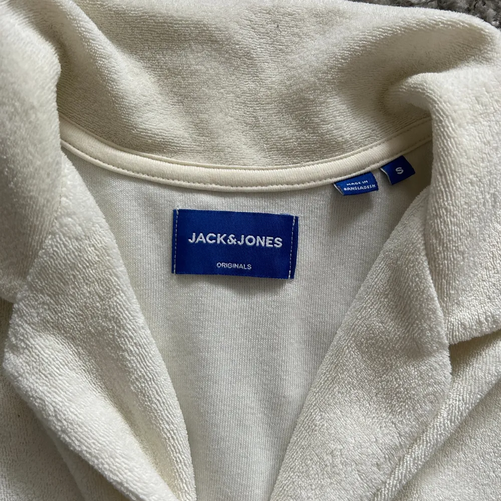 Riktigt snygg flanell skjorta ifrån Jack & Jones | nyskick | strl S | mitt pris 199 . Skjortor.