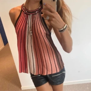 Halterneck topp - Lånade bilder. Bra skick!