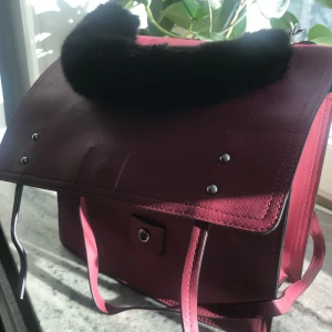 Dazzle Pink Handväska - NEW nice small-size purse with 2 options to wear it short or long.