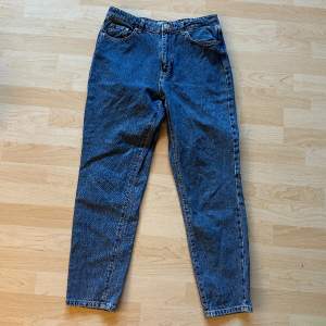 Jeans från Gina tricot, använda men i bra skick 