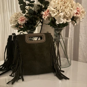 Väska  - En super fin maje liknade väska i Moss grönt 🥰