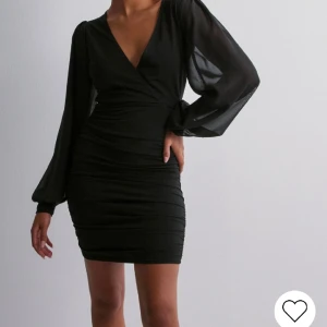 Svart klänning från Nelly  - Säljer denna från Nelly storlek M , oöppnad 