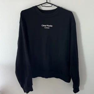 Sweatshirt - Svart sweatshirt från Cheap Monday!