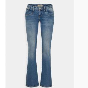 Supersnygg ltb jeans i modellen valerie. Säljer då jag inte tycker dom passar mig! Köpte för 829kr på zalando🥰