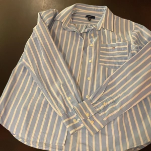 Äkta gant skjorta - Typ aldrig använd, inga defekter. Gant skjorta i storlek Xs/S. Priset är diskuterbart.