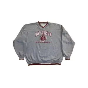 Lee Vintage Sweatshirt  🤍  Pris: •200kr  Stl: XL  Bredd 61cm Längd 65cm  Kontakta oss för mer info 🤩