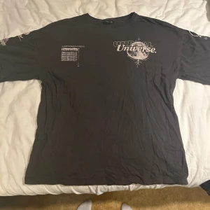 T-shirt - Skriv gärna för frågor 💃💃 Har inte använt något mycket så inget slitage liksom Pris går alltid att diskutera 😇