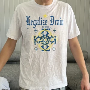 Bladee t-shirt - Bladee merch köpt på way out west förra sommarn, helt ny bara testad på bild, ställ gärna frågor eller be om fler bilder
