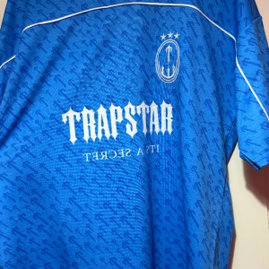 Trapstar T-shirt - Säljer en trapstar T-shirt som jag har aldrig använd om du vill ha mer info så är de bara att komma dm