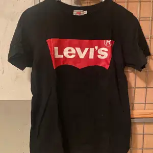 Mörk marinblå/svart Levis tshirt