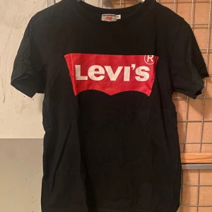 Levis tshirt - Mörk marinblå/svart Levis tshirt