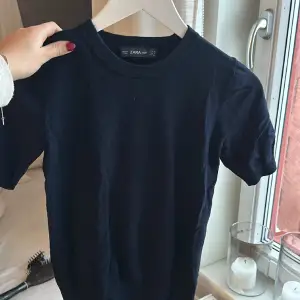 Jättefin och skön stickad T-shirt från zara knit
