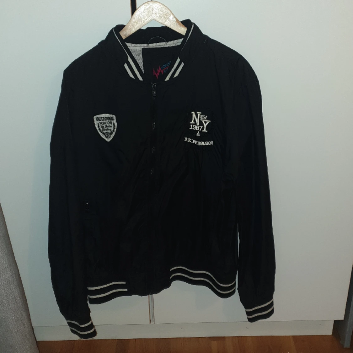 Man kille bomberjacka storlek XXL (hade den som oversize jacka)