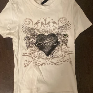 T-shirt med tryck - Använd några gånger men fortfarande helt nytt skick ^^