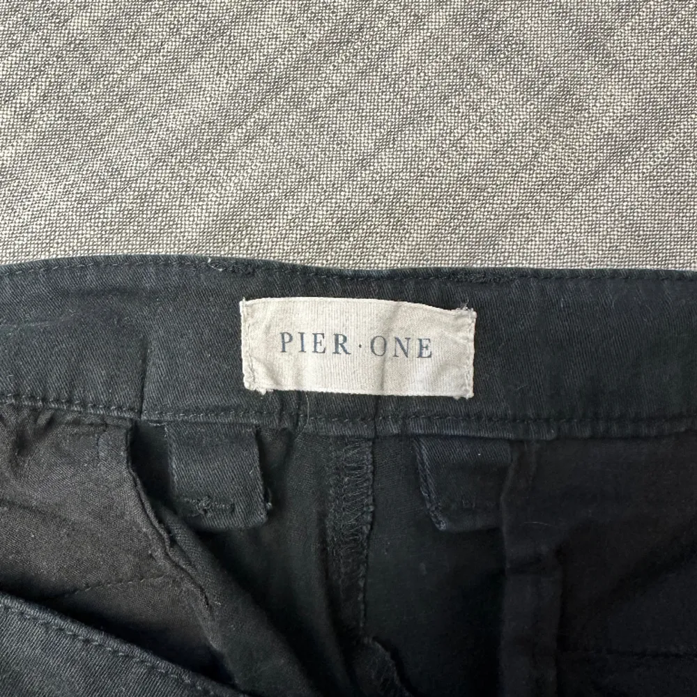 Säljer mina Pier One chinos då de är helt för små för mig. Dom har små tecken på anvädning men är fortfarande riktigt snygga. (Nypris ca 500kr). Jeans & Byxor.