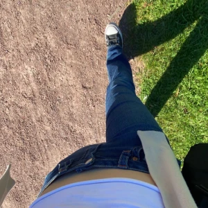 True religion jeans - Trendiga true religion jeans i i nyskick. Sitter perfekt i längden på mig, köpta för 1050 kr(1,64 cm) 🩷 