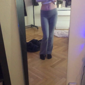 Yoga pants  - Säljer dessa jättefina yoga pantsen då dom är helt nya utan prislapp säljer dom för vill ha ett par svarta ist!