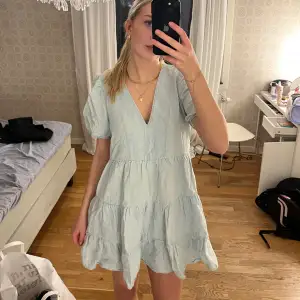 Säljer en jättesöt ljusblå klänning, inga defekter❤️