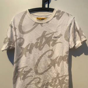 Corteiz t shirt - Vit Corteiz t shirt den är xs men passar mera som S den är i jätte bra skick
