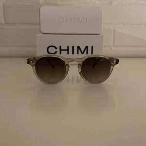Säljer mina Chimi solglasögon! Köpta på NK i våras och i inprincip nyskick, använda fåtal gånger. Priset inte hugget i Sten!  