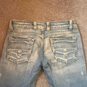 Jeans - Säljer dessa jeans då dem aldrig kommer till användning. För långa för mig som är 170, kom priv för exakta mått eller andra frågor