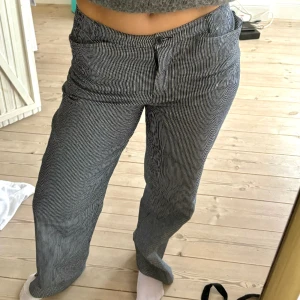 Randiga byxor  - Superfina randiga byxor som passar perfekt i längden på mig, är 165💓