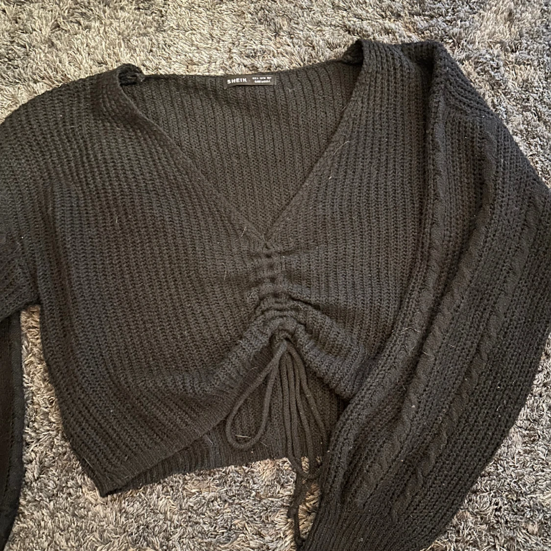 stickad kortare tröja