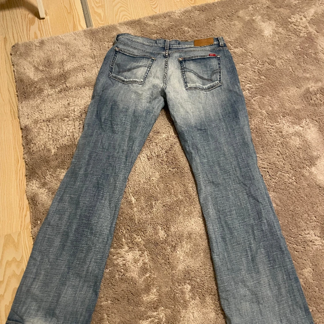 Ljusblå lågmidjade jeans  - 90