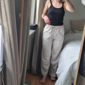 Linnebyxor  - Från Muji.100% linne i storlek 36. Sparsamt använda.