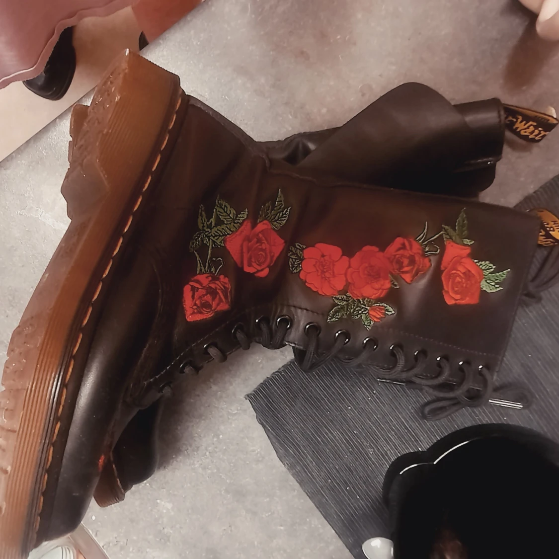 Äkta dr.martens med rosor - 91