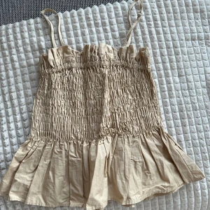 Beiget linne ifrån hm - Storlek: S