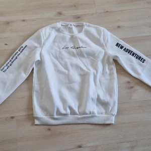 Vanlig huvtröja. Är i bra skick  - Nyligen köpt är i bra material 