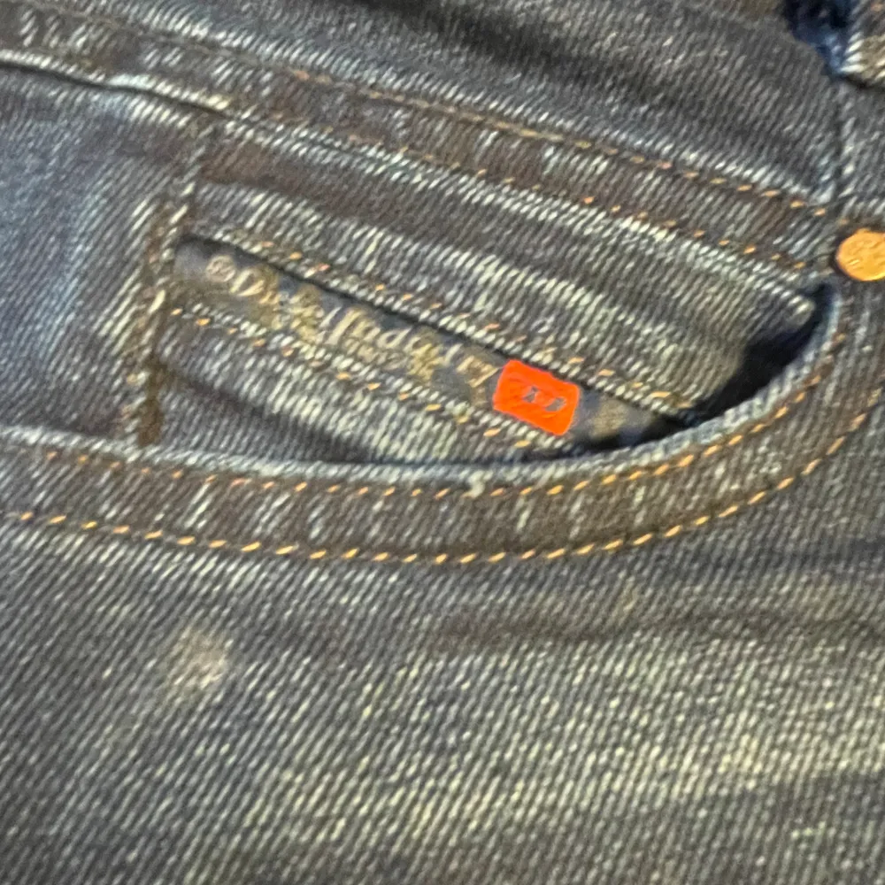 Jättefina mörkblå jeans från diesel industy i storlek w30 l32 och u modelen belthy. Jeansen har bara används ett fåtal gånger och är i jättebra skick. Köpta för ca 1300kr. Priset kan diskuteras vid snabb affär. Jeans & Byxor.