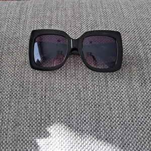 Svarta solglasögon  - Köpta från Grekland förra sommaren, aldrig använda, inga defekter 🤍 Postar samma dag du köper 