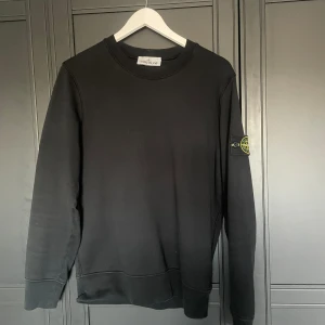 Stone island sweatshirt - Mycket bra skick, säljs då den inte kommer till användning 