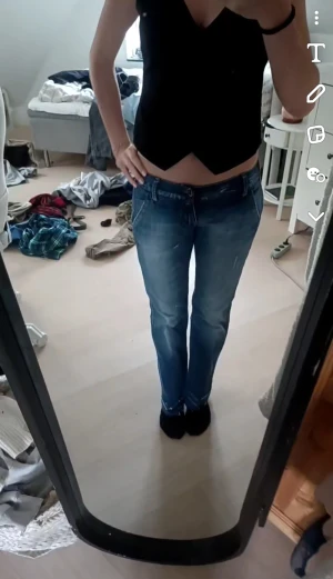 Coola jeans stockholm stil - Snygga jeans, älskar alla detaljer! Säljer pga att de är för små i midjan för mig❤️🥰