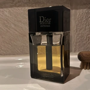 Dior homme intense - Parfym, håller 8-10 timmar, stark och god. 
