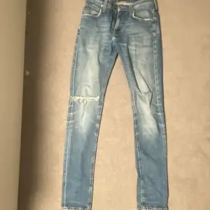 Tjena! Säljer dessa sjukt snygga jeans från lee i modellen Luke. Skick 8/10. Storlek W28 L32 Nypris 1100kr mitt pris 299kr men pris kan diskuteras vid snabb affär! 