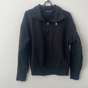 Ralph Lauren - Quarter zip up från Ralph lauren, storlek XS. Fint skick🩵