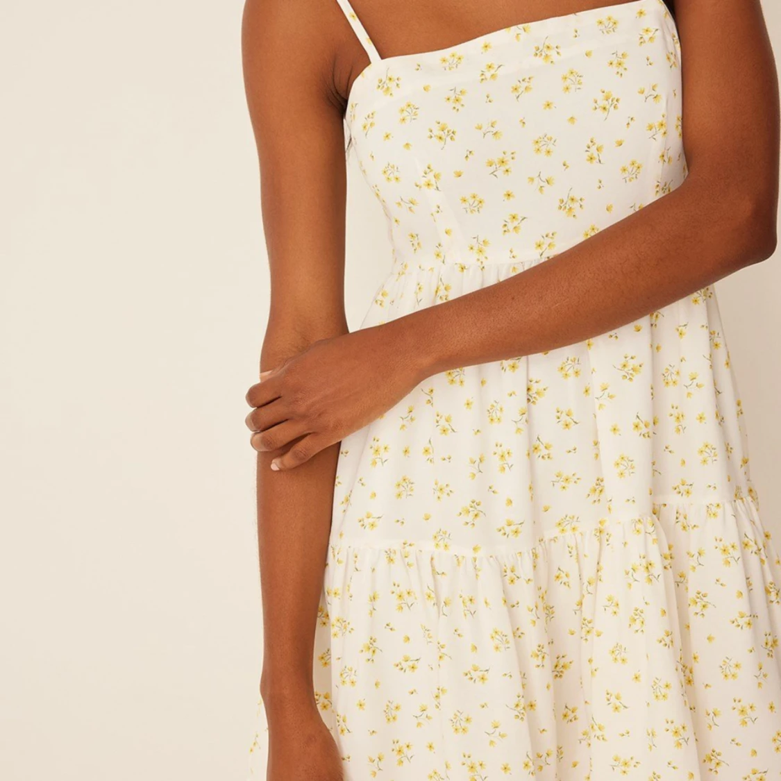 Gul blommig klänning - 90