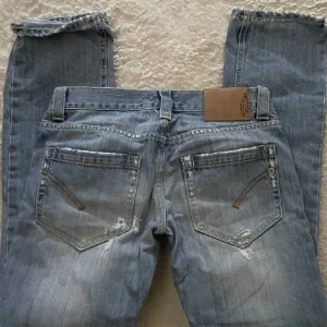 Lågmidjade jeans - Ljusblå skitsnygga lågmidjade  jeans skriv för mått💞