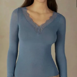 Intimissimi tröja - Säljer den här fina intimissimi tröjan eftersom den inte kommer till ngn användning💕(lånade bilder)