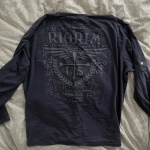 Riorim  - Jätte najs Riorim tröja med tryck och detaljer 